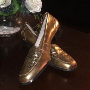 Carriage court leather gold loafers